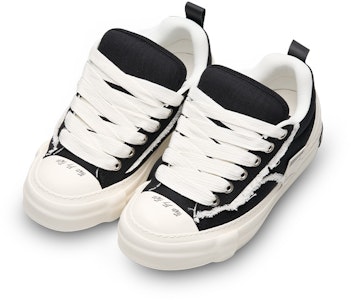 xVESSEL Sneakers Rendah 'Nougat Kasual Serbaguna' S23X22 Lookbook xVESSEL Sneakers Rendah 'Nougat Kasual Serbaguna' S23X22