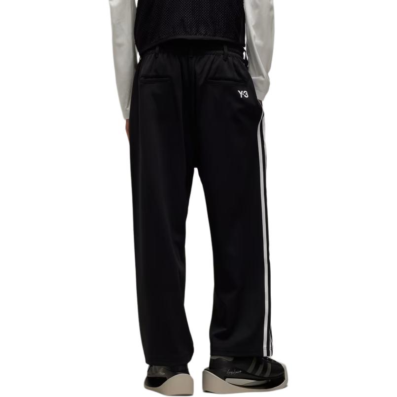 Lookbook Y-3 Seluar Hitam dengan Tali Serut dan Cetakan Huruf Bergaris IW0080