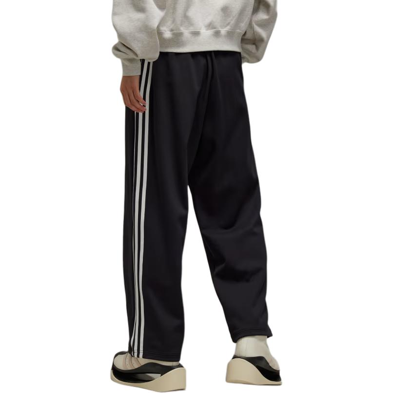 Lookbook Y-3 Pantalones Negros de Cintura Alta con Pierna Ancha y Rayas con Logo. IW7457