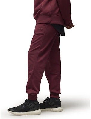 Y-3 캐주얼 조거 팬츠 마룬 단색. IV5572 Shop Y-3 캐주얼 조거 팬츠 마룬 단색. IV5572