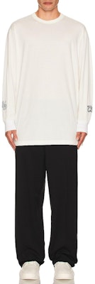 Y-3 ロゴプリント付き長袖クルーネックTシャツ IQ2147 Shop Y-3 ロゴプリント付き長袖クルーネックTシャツ IQ2147