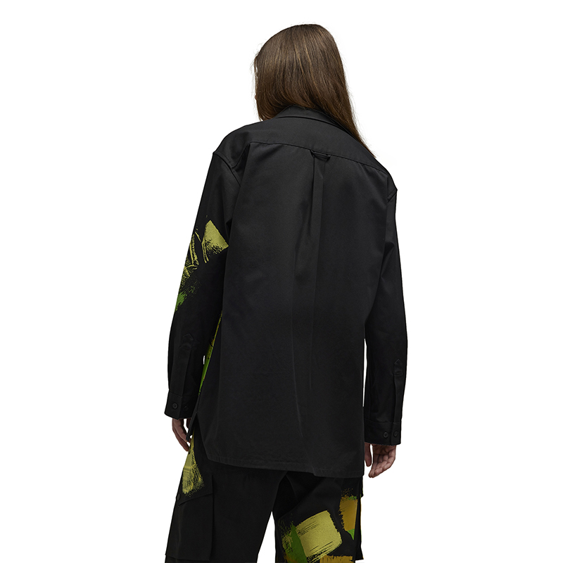 Shop Y-3 ブラック グラフィック グラフィティプリント ルーズフィット カジュアルシャツ 39-IP7948