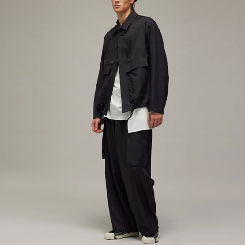 Lookbook Y-3 Black Loose Fit Long Sleeve Coach Jacket with Large Pocket for Men. JN4907