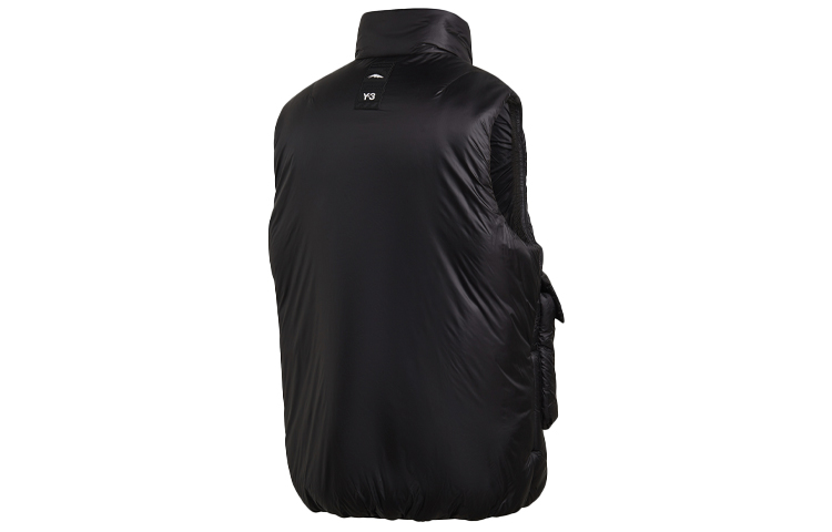 Lookbook Y-3 Rompi Utility Hitam dengan Kerah Stand, Kantong Besar, dan Isolasi. GK4818