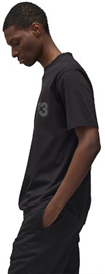 Camiseta Negra Unisex Y-3 Classic Logo Grande Primavera/Otoño. JE9282 Lookbook Camiseta Negra Unisex Y-3 Classic Logo Grande Primavera/Otoño. JE9282