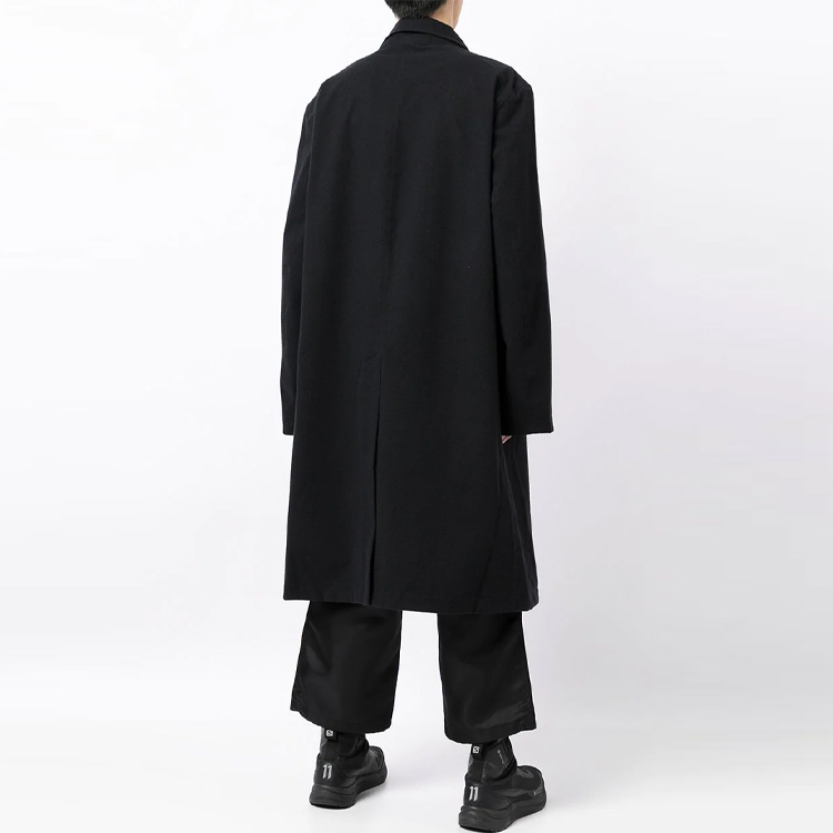 Shop Y-3 FW21 블랙 로고 긴팔 코트, 솔리드 컬러 칼라 HB3378