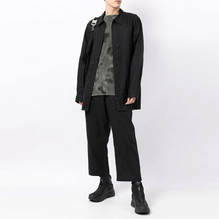 Lookbook Y-3 FW21 블랙 스트레이트 팬츠 사이드 지퍼 및 드로스트링. HB3321