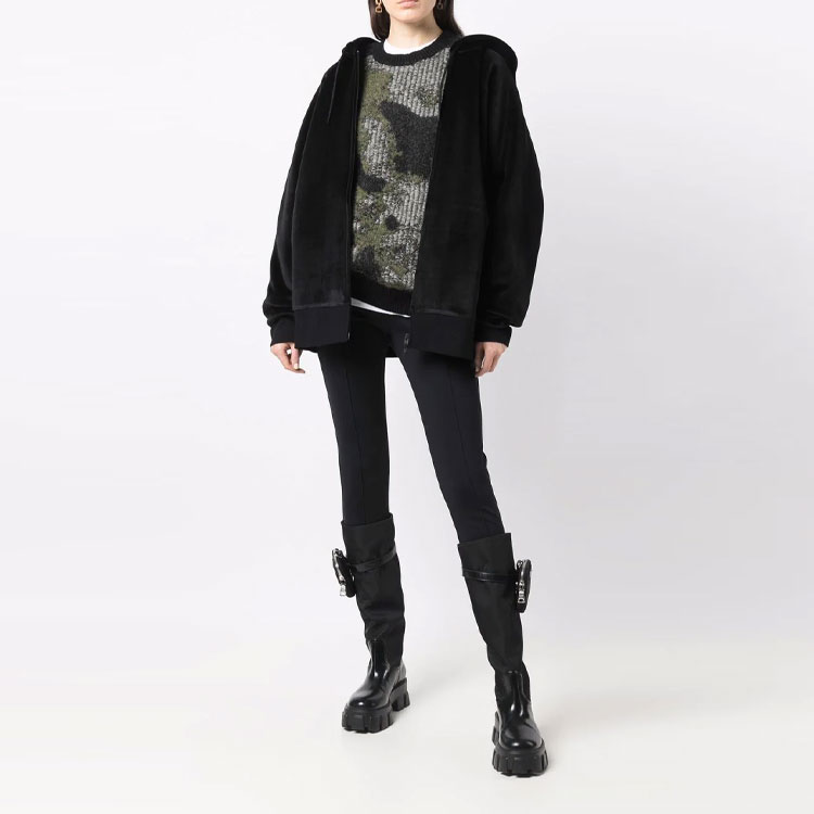 Lookbook Y-3 FW21 黑色纹理针织圆领套头毛衣 男女款式。 HB3331