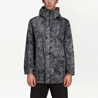 Y-3 FW21 텍스처 반사 하이넥 롱 재킷 코트 그레이 남성 의류. GV4171 Lookbook Y-3 FW21 텍스처 반사 하이넥 롱 재킷 코트 그레이 남성 의류. GV4171