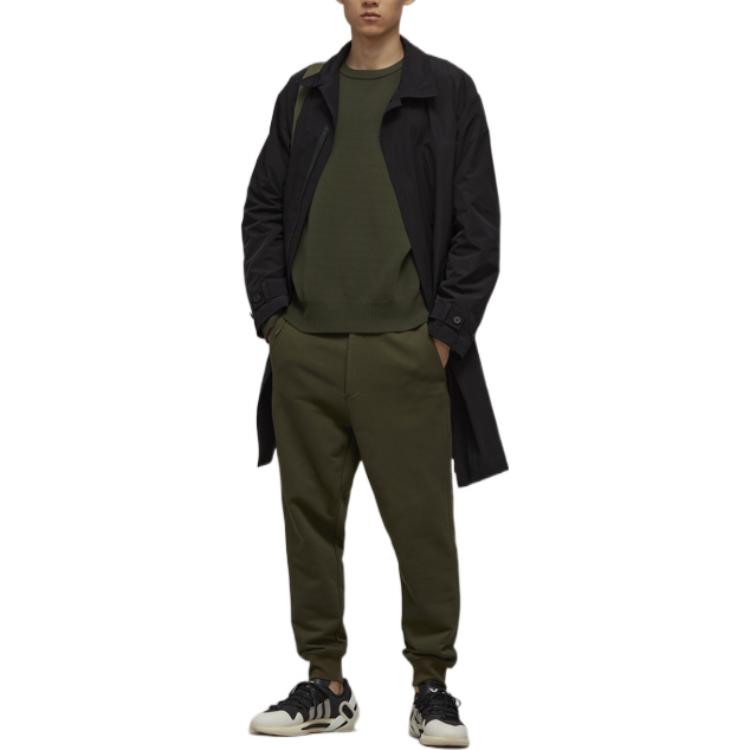 Lookbook Y-3 FW22 Dark Green Crewneck Sweater Lengan Panjang dengan Logo Belakang. HT4501