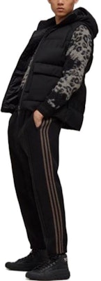 Y-3 FW22 Sweater Hitam Logo Besar Leopard Knit Crewneck Klasik. HN1977 Lookbook Y-3 FW22 Sweater Hitam Logo Besar Leopard Knit Crewneck Klasik. HN1977