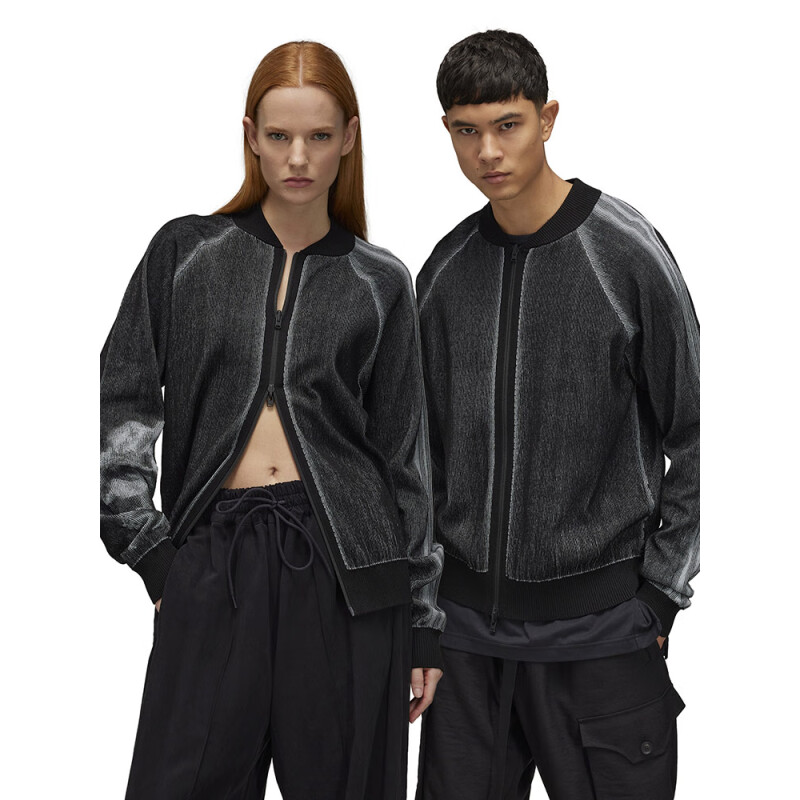 Lookbook Y-3 GFX Knit Cardigan Hitam Jaket Sweater Kasual Unisex Berlogokan. IN4336