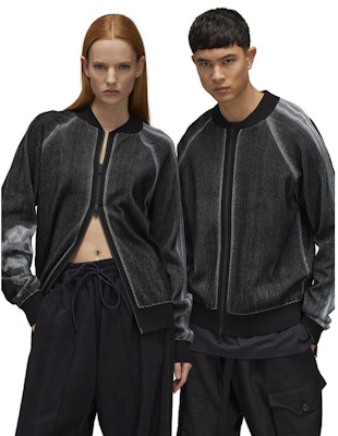 Y-3 GFX Knit Cardigan Hitam Jaket Sweater Kasual Unisex Berlogokan. IN4336 Lookbook Y-3 GFX Knit Cardigan Hitam Jaket Sweater Kasual Unisex Berlogokan. IN4336