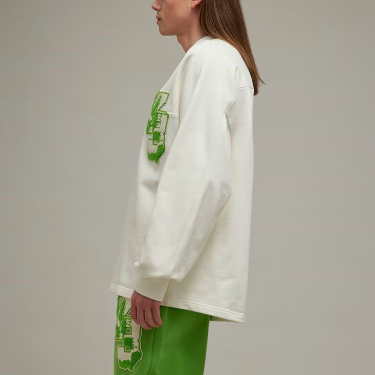 Shop Y-3 Grafik Logo Crewneck Sweater Unisex Putih. IQ2131