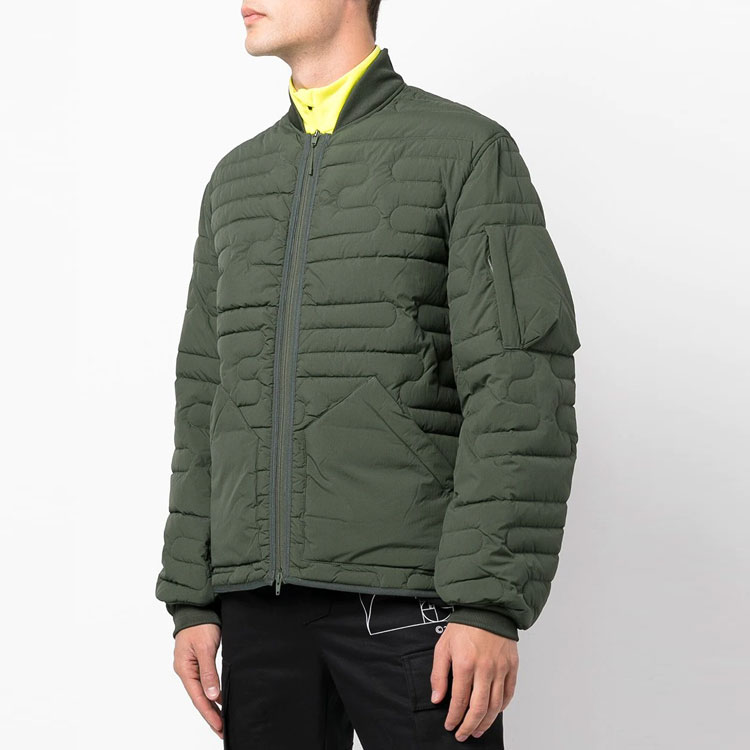 Shop Chaqueta de Vuelo Verde Aislada Y-3 con Diseño Minimalista. HB3469