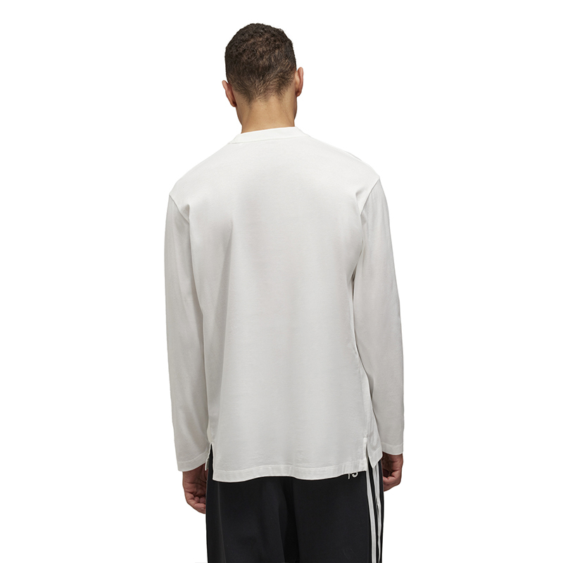 Lookbook Camiseta Unisex Blanca Y-3 LS Cómoda y Casual. 51-JD9832