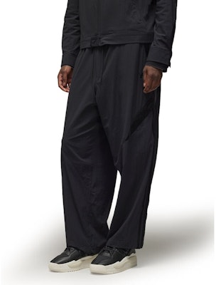 Y-3 Celana Nylon Pria Hitam Model Santai Fit Longgar. IN4346 Lookbook Y-3 Celana Nylon Pria Hitam Model Santai Fit Longgar. IN4346