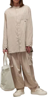 Sobrecamisa Beige de Nylon Twill Y-3 Cuello Semi-Alto Chaqueta Suelta. IV8022 Lookbook Sobrecamisa Beige de Nylon Twill Y-3 Cuello Semi-Alto Chaqueta Suelta. IV8022