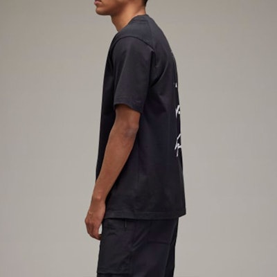 Y-3 레알 마드리드 로고 프린트 블랙 반팔 티셔츠 스포츠웨어 HM6687 Sizing Y-3 레알 마드리드 로고 프린트 블랙 반팔 티셔츠 스포츠웨어 HM6687