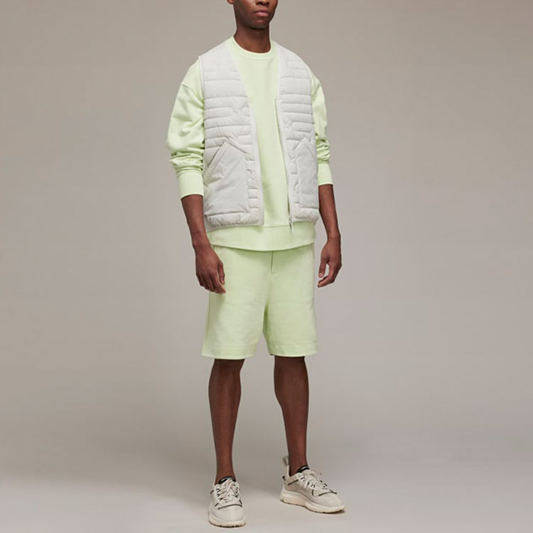 Lookbook Y-3 SS22 Sweater Hijau Lengan Panjang dengan Cetakan Logo. HG6216