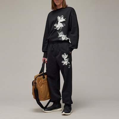 Y-3 SS24 GFX Graphic Jogger Celana Unisex Hitam Santai. IN4339 Lookbook Y-3 SS24 GFX Graphic Jogger Celana Unisex Hitam Santai. IN4339