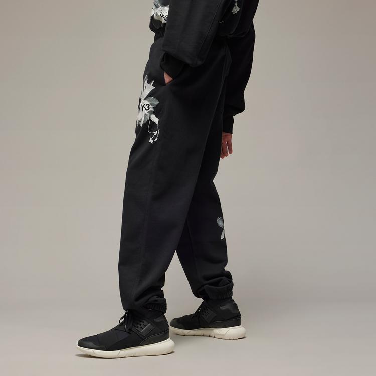 Purchase Y-3 SS24 GFX Graphic Jogger Celana Unisex Hitam Santai. IN4339