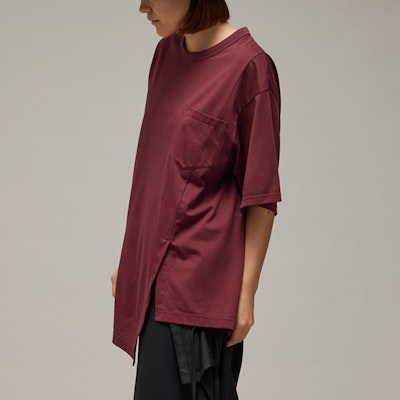 Y-3 SS24 프리미엄 루즈핏 비대칭 레드 유니섹스 크루넥 티셔츠. IV5557 Purchase Y-3 SS24 프리미엄 루즈핏 비대칭 레드 유니섹스 크루넥 티셔츠. IV5557