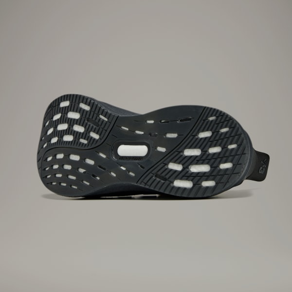 Lookbook Sepatu Lari Pria Y-3 Ultraboost 5 Triple Black JP7438