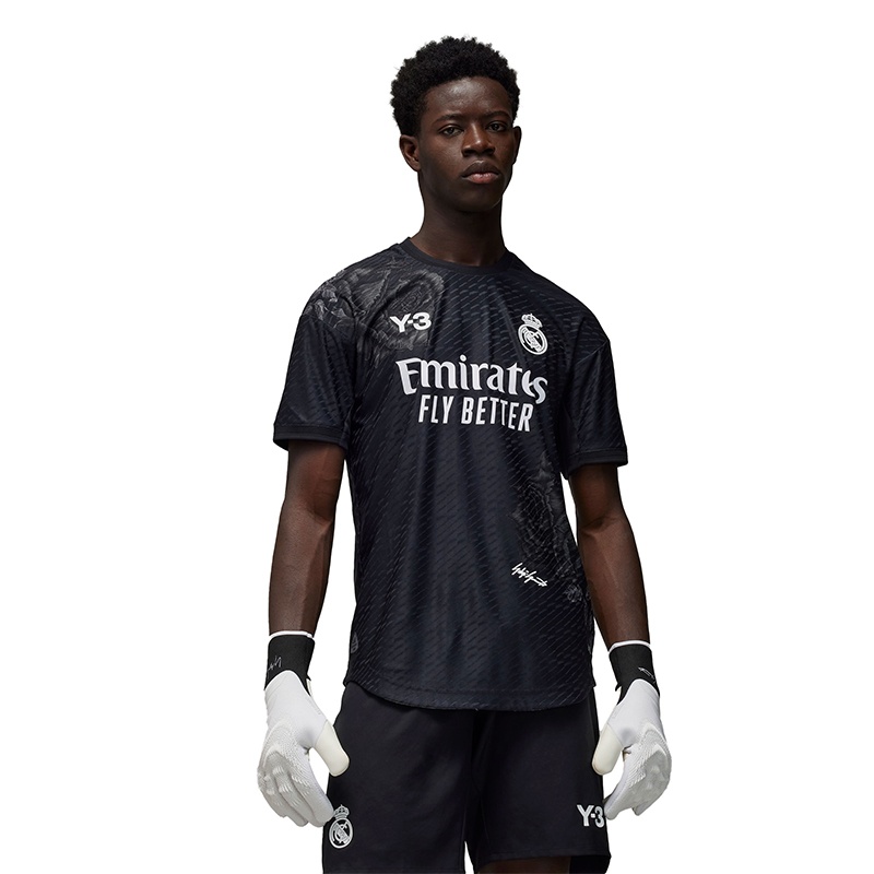 Lookbook Y-3 x Real Madrid Logo Print Black T-Shirt Unisex Collaboration Jersey Tee. IN4275