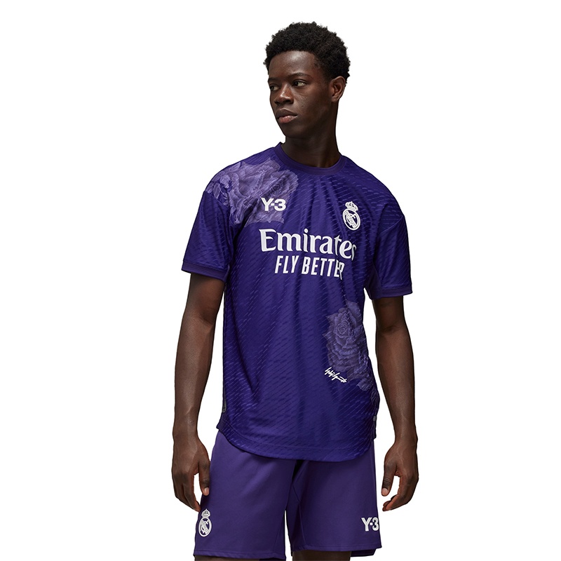 Lookbook Y-3 x Real Madrid Logo Print Collaboration Purple Soccer T-Shirt Unisex. IU0035