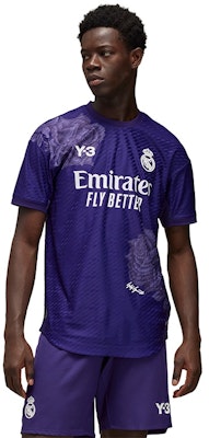 Y-3 x 레알 마드리드 로고 프린트 협업 퍼플 축구 티셔츠 유니섹스. IU0035 Lookbook Y-3 x 레알 마드리드 로고 프린트 협업 퍼플 축구 티셔츠 유니섹스. IU0035