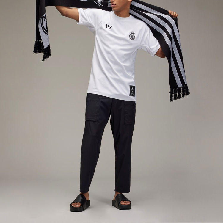 Shop Y-3 x レアル・マドリード SS22 ロゴプリント クルーネックTシャツ ホワイト HI0925