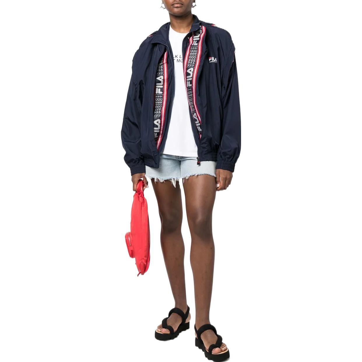 Lookbook Y/Project SS22 Jaket Berzip Unisex Biru dengan Logo Patch dan Reka Berlapis. YPFIJACK1S22F376NAVY