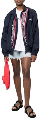 Y/Project SS22 Jaket Berzip Unisex Biru dengan Logo Patch dan Reka Berlapis. YPFIJACK1S22F376NAVY Lookbook Y/Project SS22 Jaket Berzip Unisex Biru dengan Logo Patch dan Reka Berlapis. YPFIJACK1S22F376NAVY