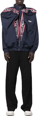 Y/Project SS22 Jaket Berzip Unisex Biru dengan Logo Patch dan Reka Berlapis. YPFIJACK1S22F376NAVY Shop Y/Project SS22 Jaket Berzip Unisex Biru dengan Logo Patch dan Reka Berlapis. YPFIJACK1S22F376NAVY