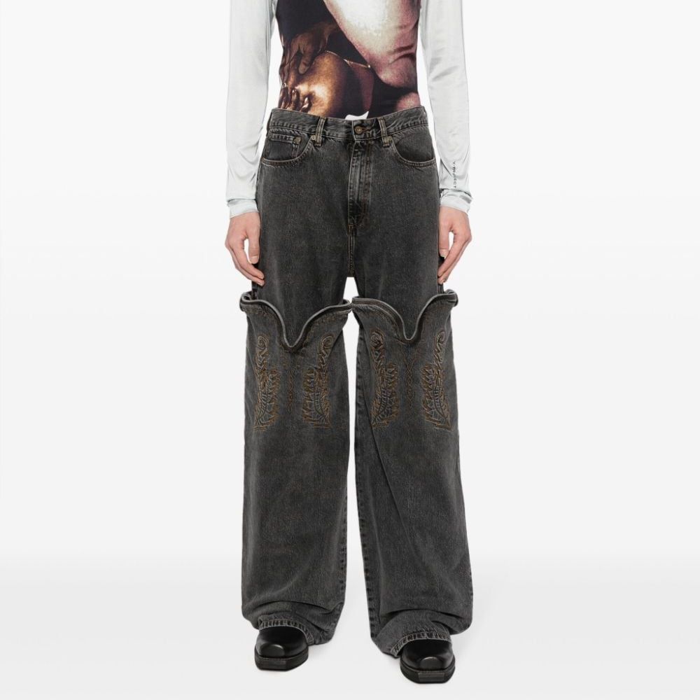 Lookbook Y/Project YProject Jeans Hitam Potongan Lurus dengan Rekaan Zip Geometri & Multi-Poket. JEAN36S25-BLACK