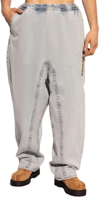 Y/Project YProject SS24 Jeans Denim Fit Santai Pria Logo Bordir Biru Muda. 207PA012D22-BLUE Shop Y/Project YProject SS24 Jeans Denim Fit Santai Pria Logo Bordir Biru Muda. 207PA012D22-BLUE