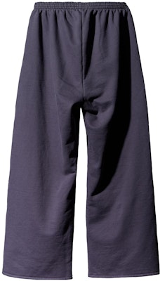 YEEZY x Gap x Balenciaga 黑色宽松休闲运动长裤宽腿版型。 YEEZY-SS22-213 Lookbook YEEZY x Gap x Balenciaga 黑色宽松休闲运动长裤宽腿版型。 YEEZY-SS22-213