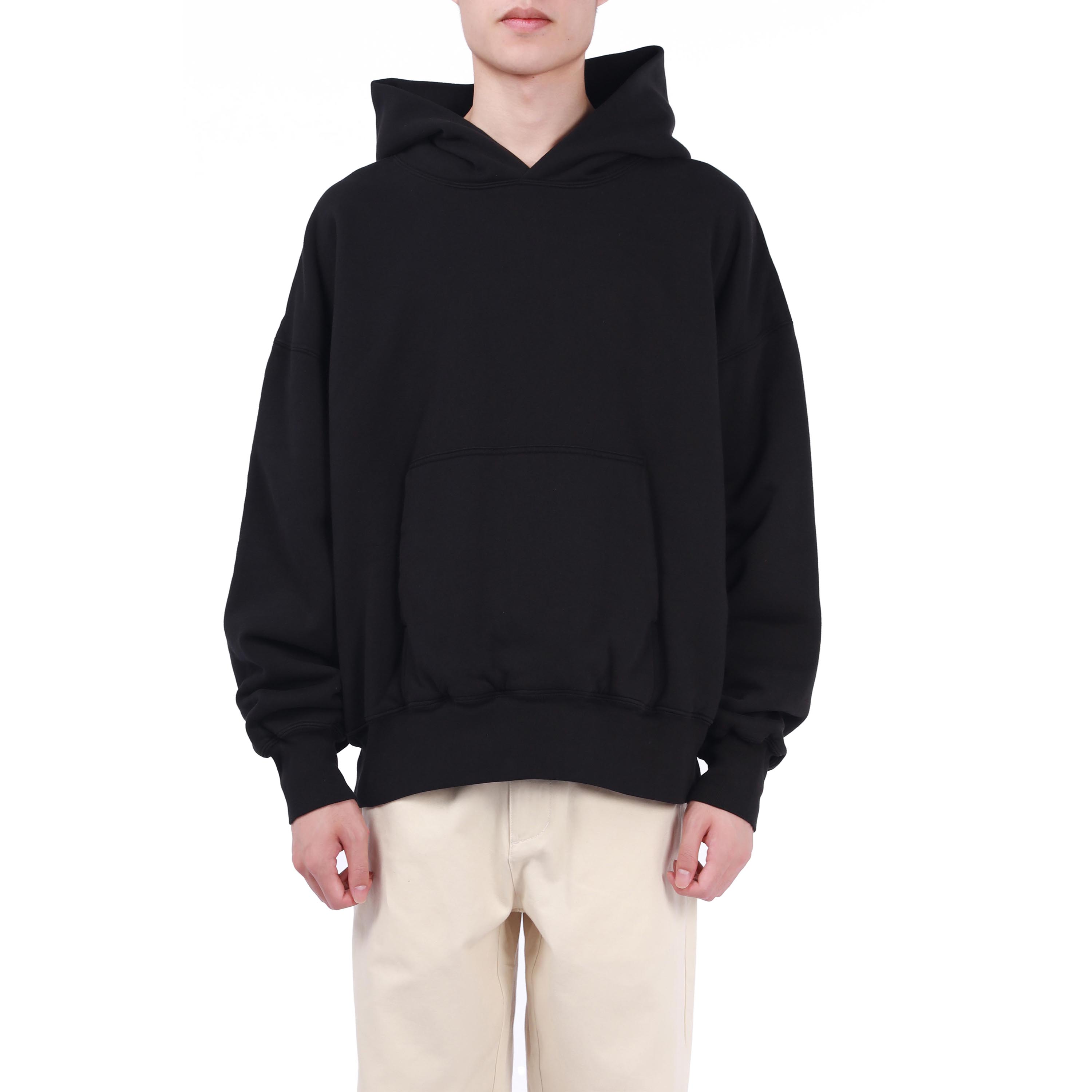 Shop YEEZY × Gap × Balenciaga パーフェクトフーディーユニセックスブラックプルオーバー. 701377-08-1