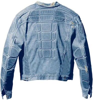 YEEZY联名Gap和Balenciaga三方合作蓝色牛仔夹克男女同款盔甲款式. YEEZY-SS22-024 Lookbook YEEZY联名Gap和Balenciaga三方合作蓝色牛仔夹克男女同款盔甲款式. YEEZY-SS22-024