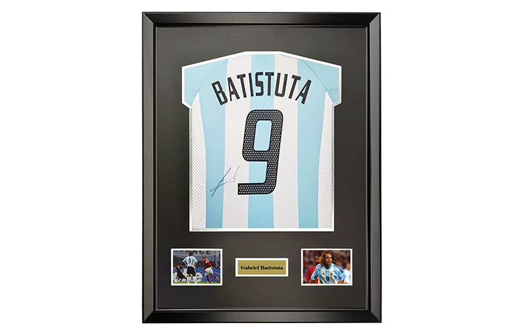 Yipai Batistuta 2002 World Cup Argentina Signed Jersey with SA Certificate Framed. 8939836