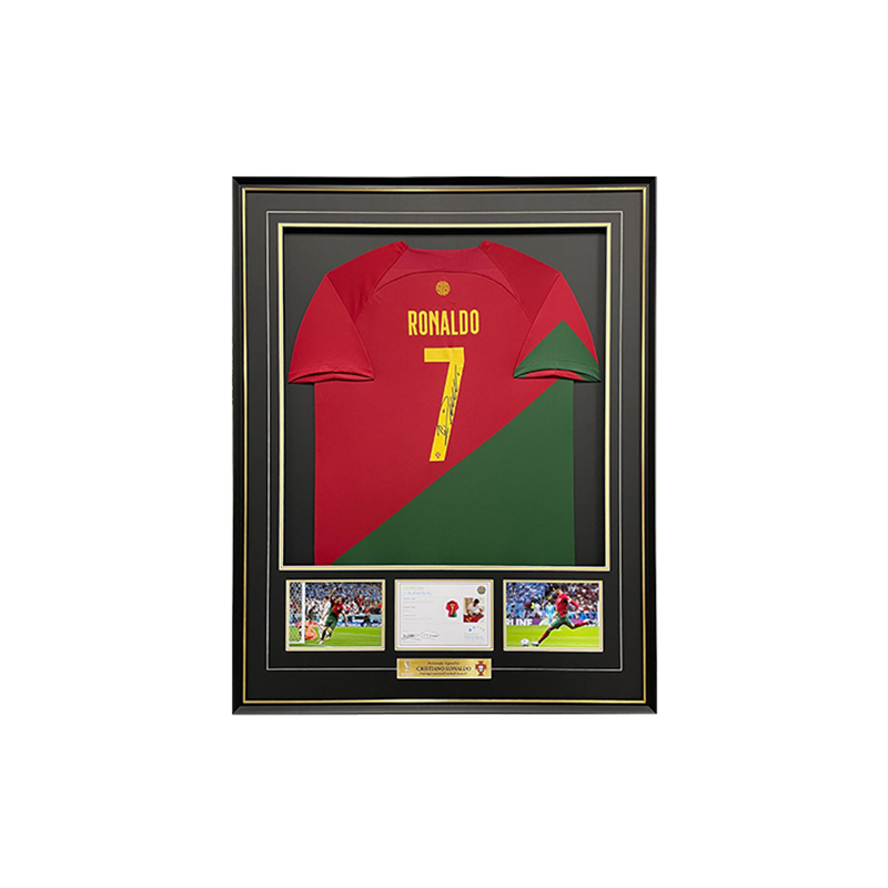 Yipai Cristiano Ronaldo Signed Portugal National Team Jersey World Cup Edition 70x110cm. 4700017