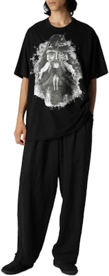 ヨウジヤマモト グラフィックプリント ブラック 半袖クルーネックTシャツ メンズ HS-T95-995-1 Sizing ヨウジヤマモト グラフィックプリント ブラック 半袖クルーネックTシャツ メンズ HS-T95-995-1