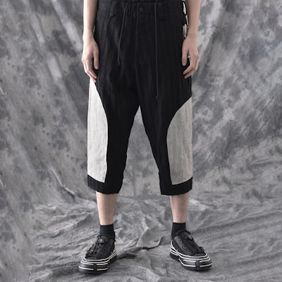 Yohji Yamamoto SS20 Celana Pendek Patchwork Hitam Unisex Katun-Linen. HN-P44-011 Shop Yohji Yamamoto SS20 Celana Pendek Patchwork Hitam Unisex Katun-Linen. HN-P44-011