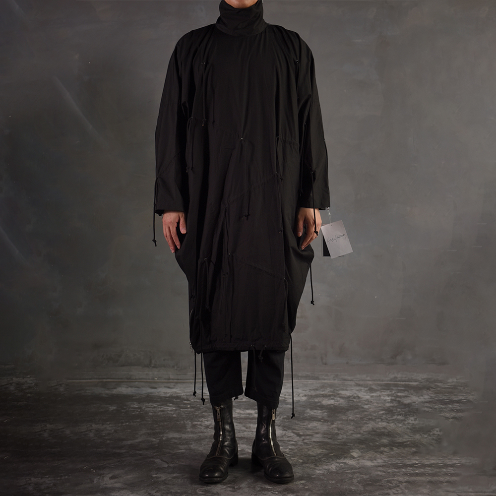 Sizing Yohji Yamamoto Unisex Jaket Hitam Lengan Panjang Deconstructed Drawstring. NR-C53-010