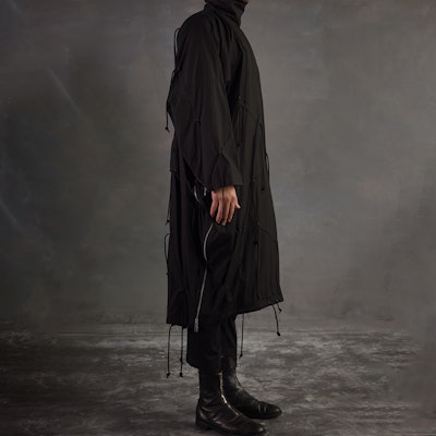 Yohji Yamamoto Unisex Jaket Hitam Lengan Panjang Deconstructed Drawstring. NR-C53-010 1