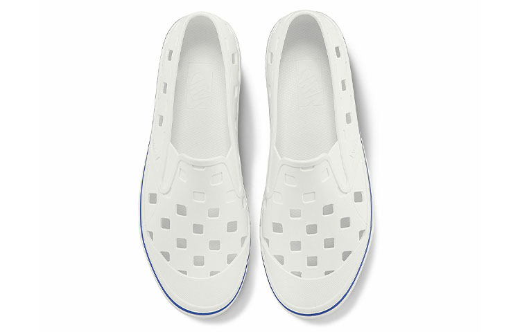 Shop ユッカ×Vans スリッポン TRK "マシュマロ" VN0A5HF8BAD