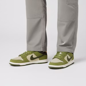 Yuto Horigome x Nike Dunk Low SB 'Asparagus' Sepatu Sneakers HF8022-300 Order Yuto Horigome x Nike Dunk Low SB 'Asparagus' Sepatu Sneakers HF8022-300