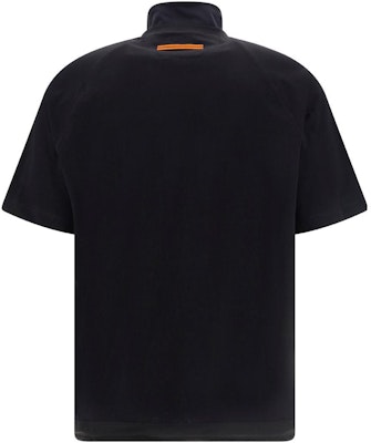 Z Zegna 黑色半拉鍊立領短袖T恤附印花標誌細節。 UA364-ESC775-K09 Lookbook Z Zegna 黑色半拉鍊立領短袖T恤附印花標誌細節。 UA364-ESC775-K09