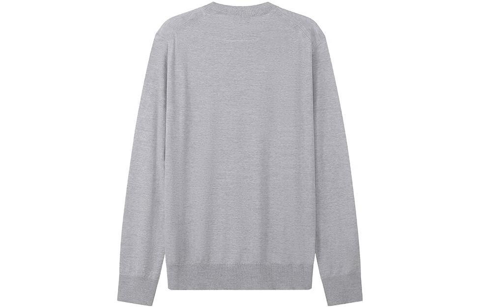 Lookbook Z Zegna FW22 淺灰色圓領針織毛衣。 UAM00-110-K95